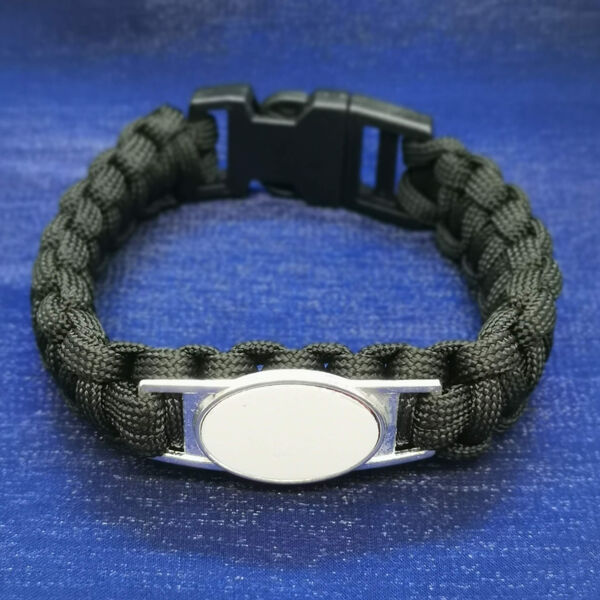 Paracord Bracelet With One Charm Thumbnail
